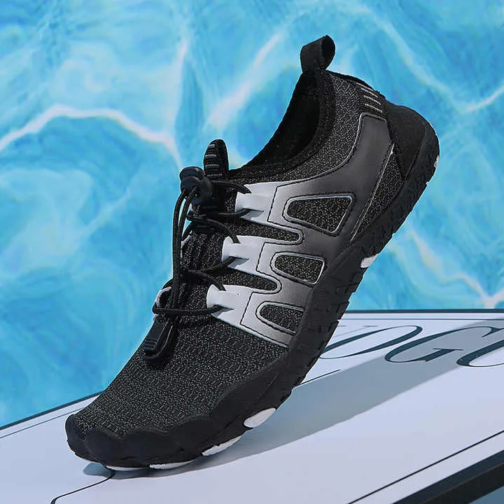 جوارب مائية سريعة الجفاف للرجال والنساء ، أحذية  . Quick Dry Water Socks for Men and Women, Swimming